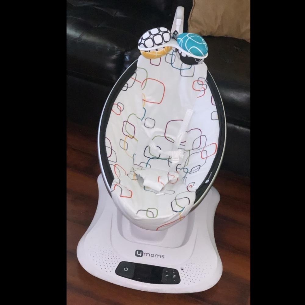 4moms mamaRoo 4 Bluetooth Baby Swing